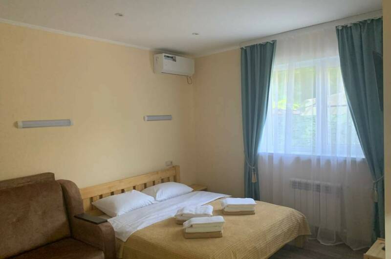 Трехместный