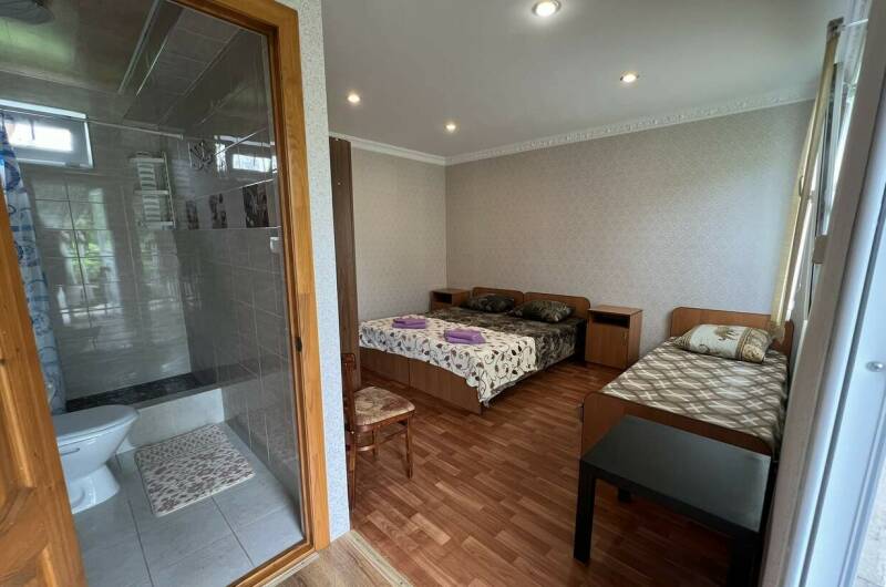 Трехместный номер с видом на горы