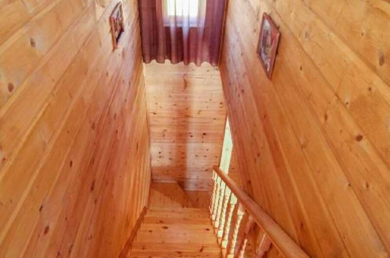 Двухэтажный дом из сруба