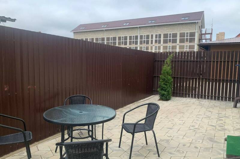 Четырех местный с двориком