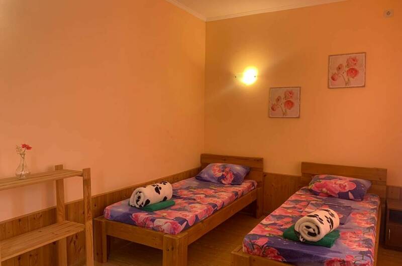 Четырех местный с двориком