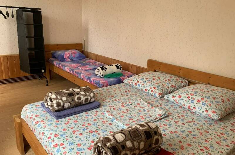 Трехместный с двориком