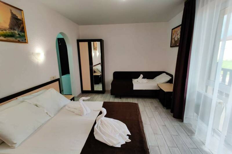 Стандартный 4-местный с балконом