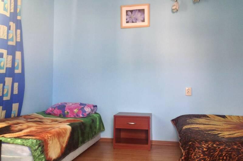 Комната на троих