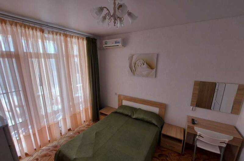 2 комн. с удобствами с балконом отдельным входом