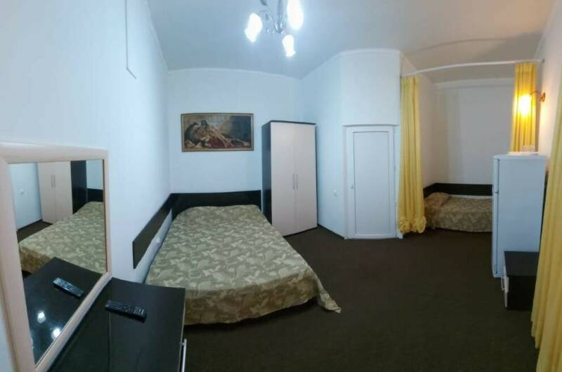 3-местный с удобствами, выходом на террасу