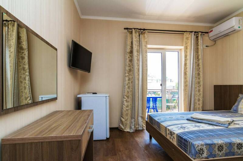 Трехместный номер с балконом