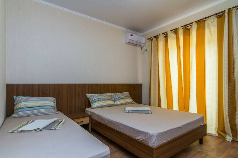 Трехместный номер с балконом