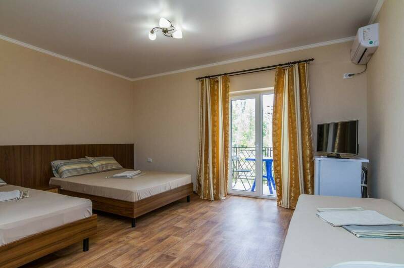 Четырехместный номер с балконом