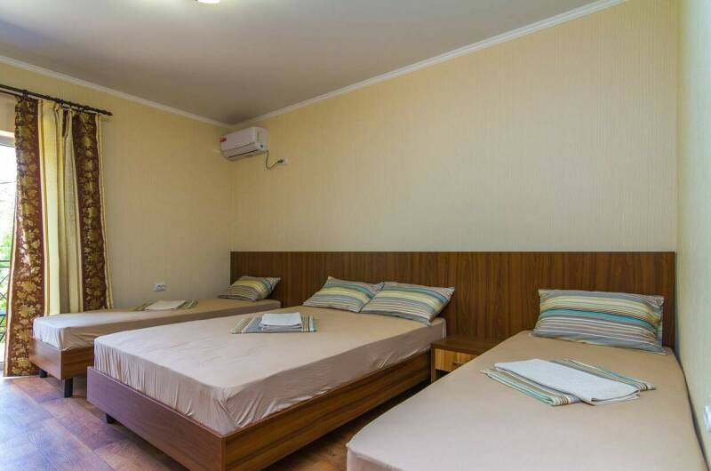 Четырехместный номер с балконом