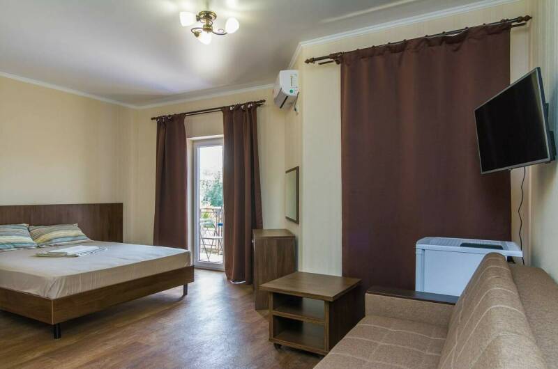 Четырехместный номер с ванной и с балконом