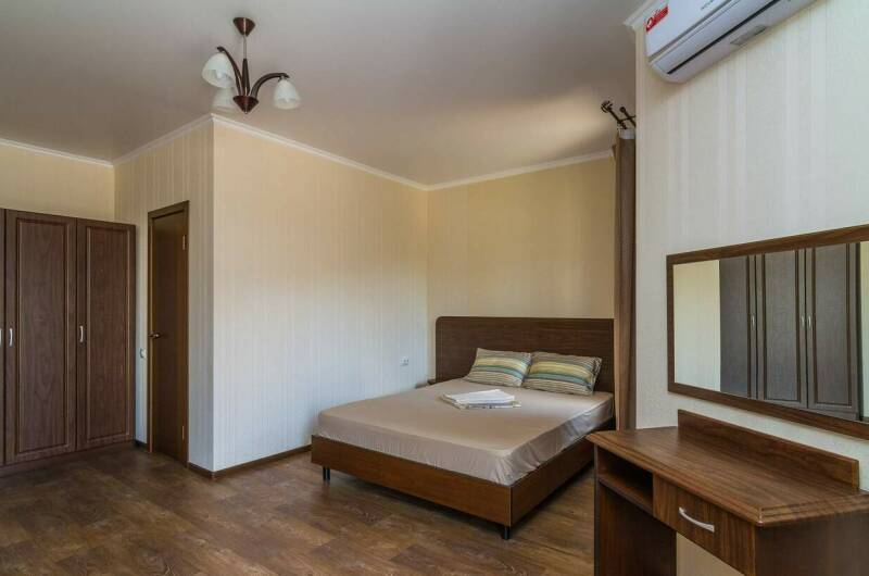 Пятиместный номер с ванной и с балконом