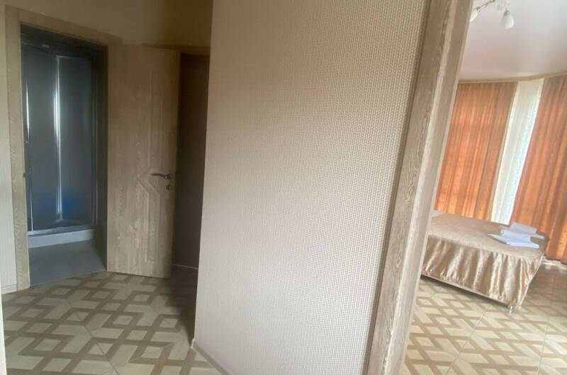 Двухкомнатный номер на 3−4 человека с балконом