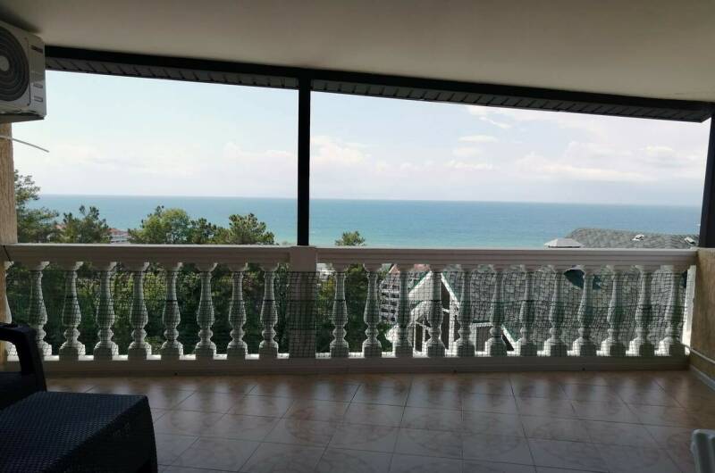 Двухкомнатный номер с балконом и видом на море