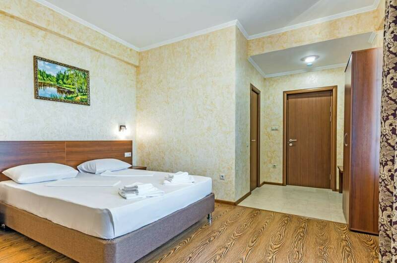 Двухкомнатный номер с балконом и видом на море