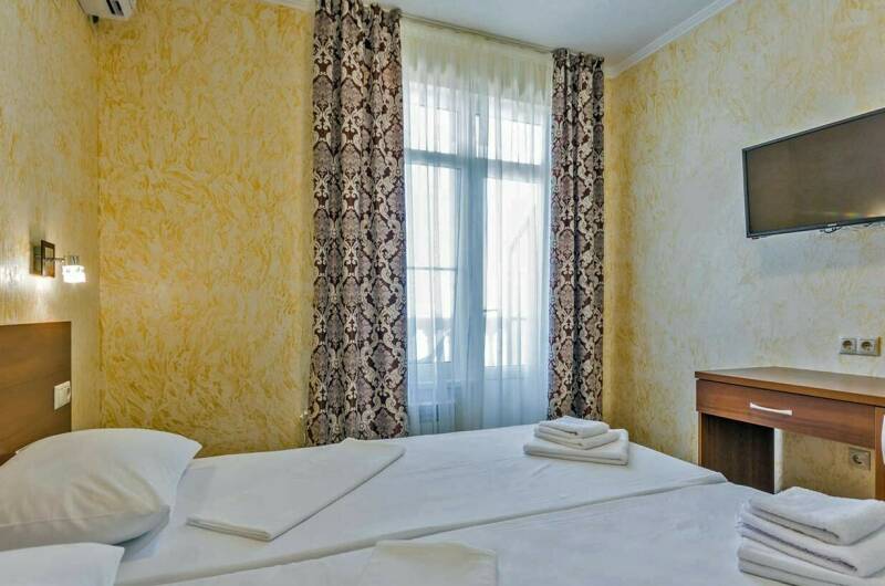 Семейный номер с видом на море и бассейн