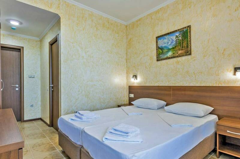 Семейный номер с видом на море и бассейн