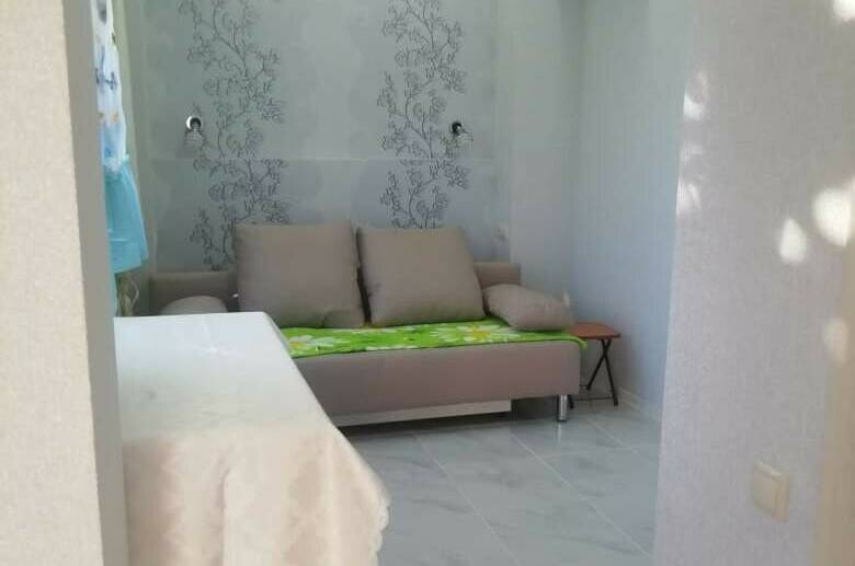 Люксик 17 м² в саду с верандой 9 м²