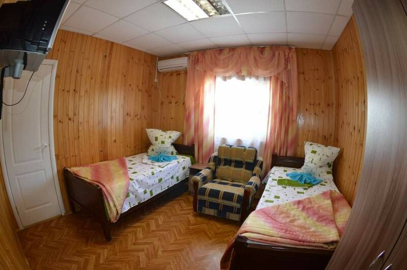 4-х местная с кухонным гарнитуром