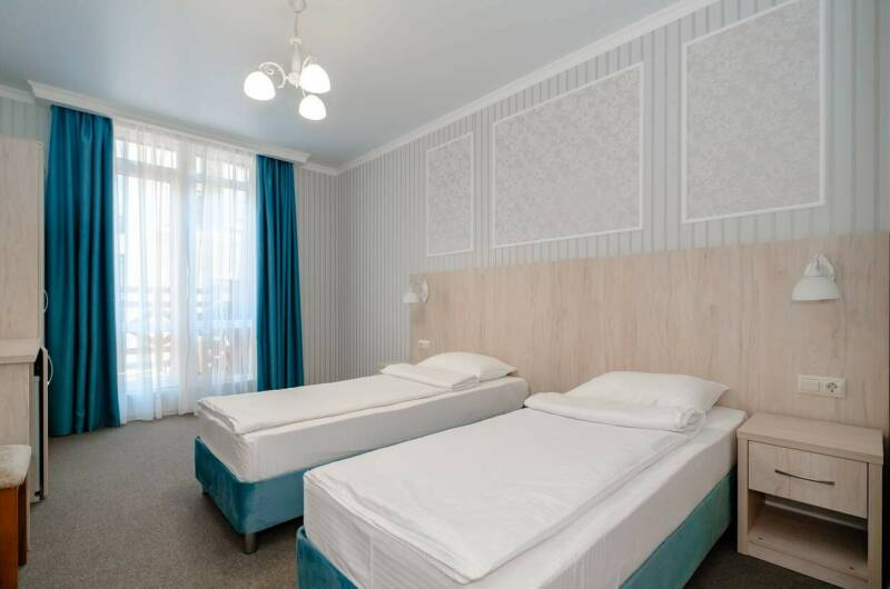 Двухместный номер с балконом (4-й этаж этаж)