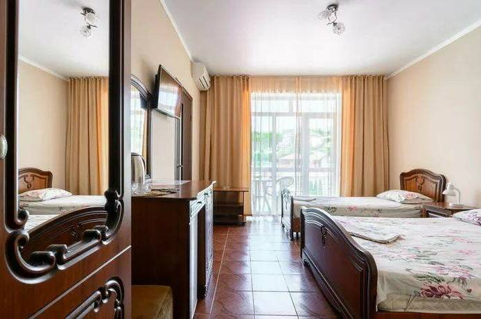 «Люкс» четырехместный двухкомнатный