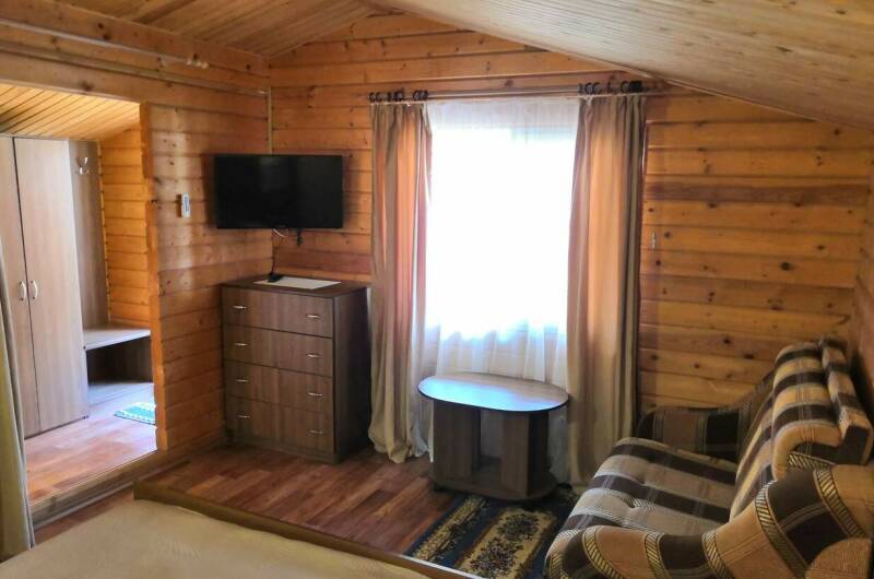 Номер Комфорт 3х местный (деревянный домик)