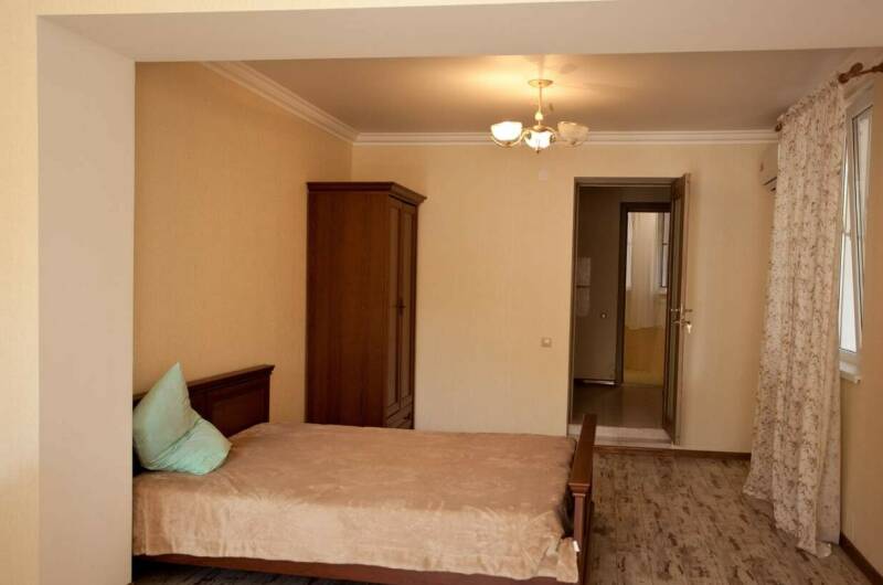 Бюджетный 4-местный номер с балконом