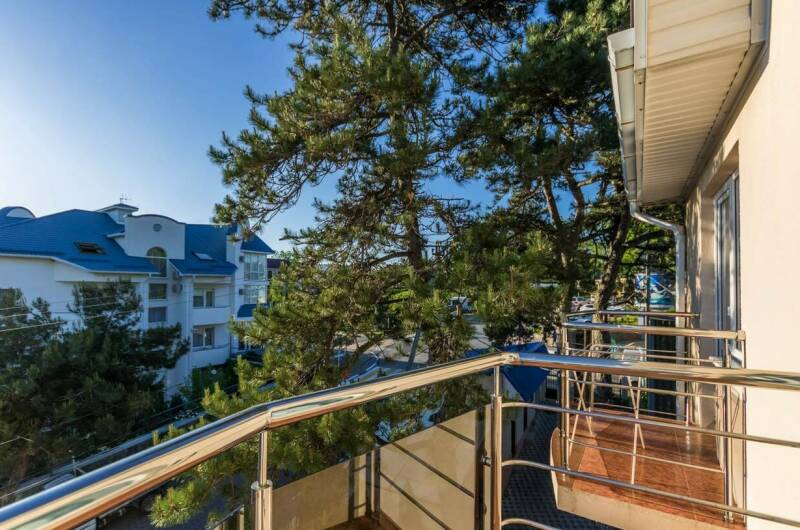 Комфорт, трехэтажный корпус