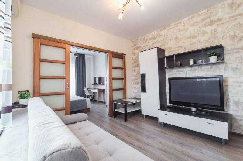 Двухкомнатный, трехэтажный корпус