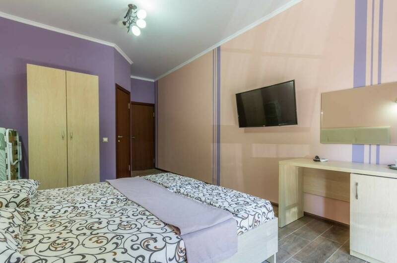 Комната с 2х.сп. кроватью, балконом, видом на море