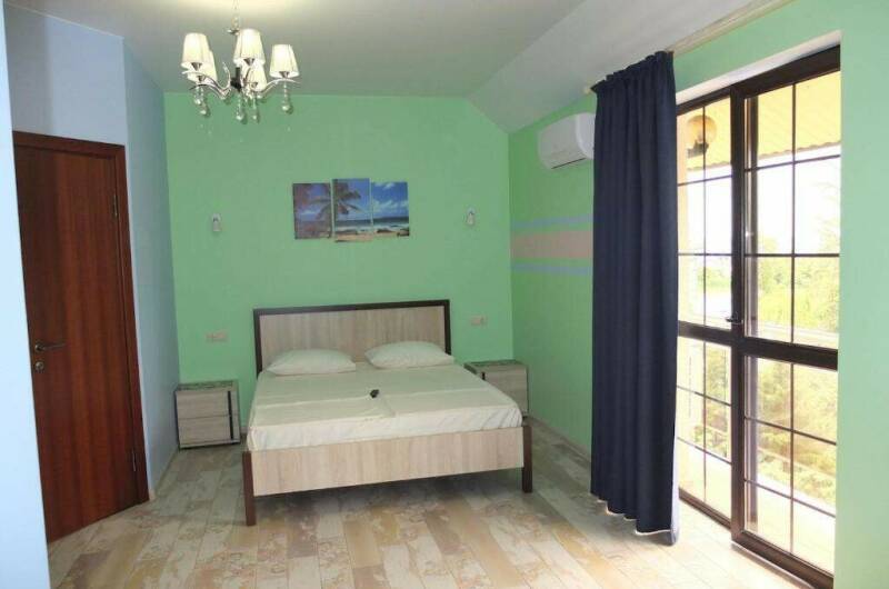 Комната для 2х человек с ребёнком и видом на море