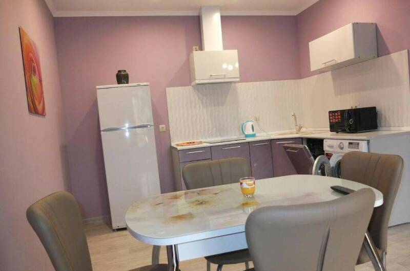 Двухкомнатное помещение с кухней