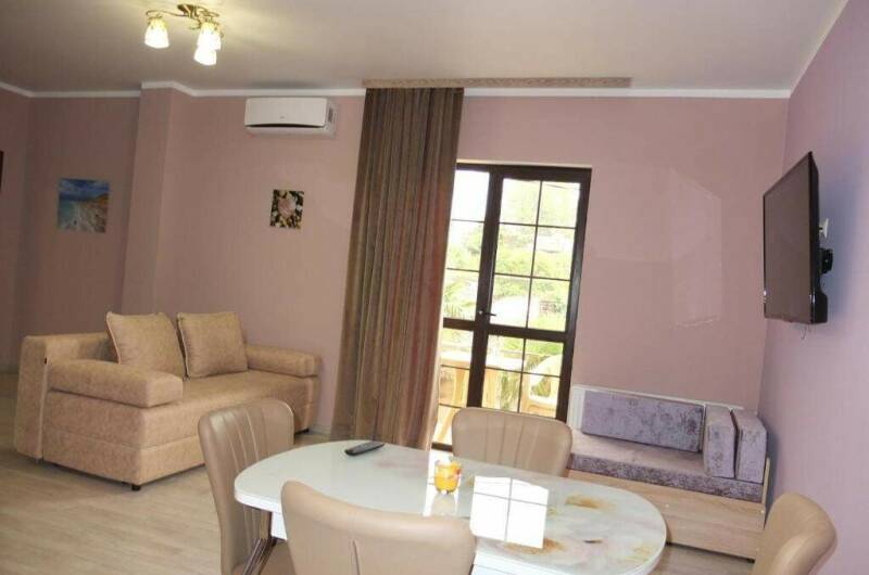 Двухкомнатное помещение с кухней