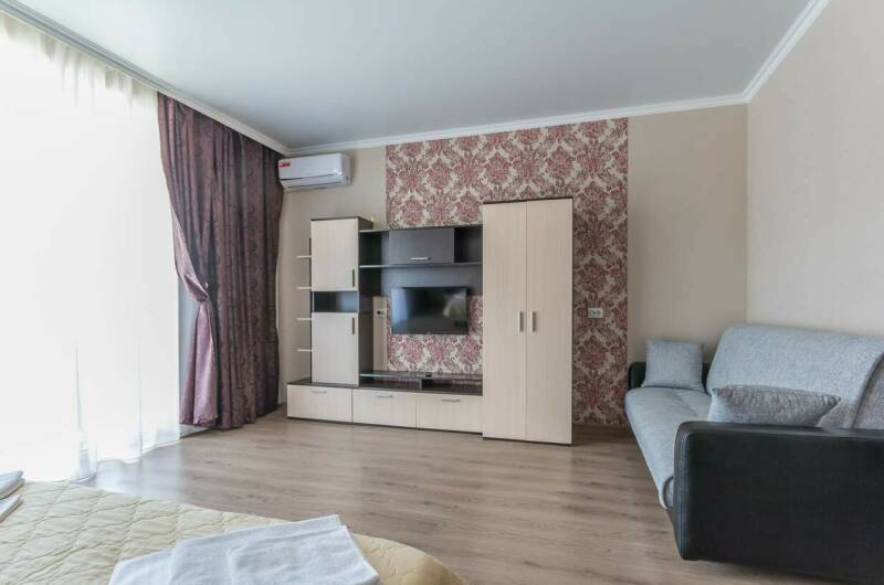 Двух комнатные «апартаменты», с балконом и кухней