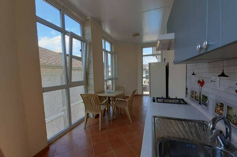 Двух комнатные «апартаменты», с балконом и кухней