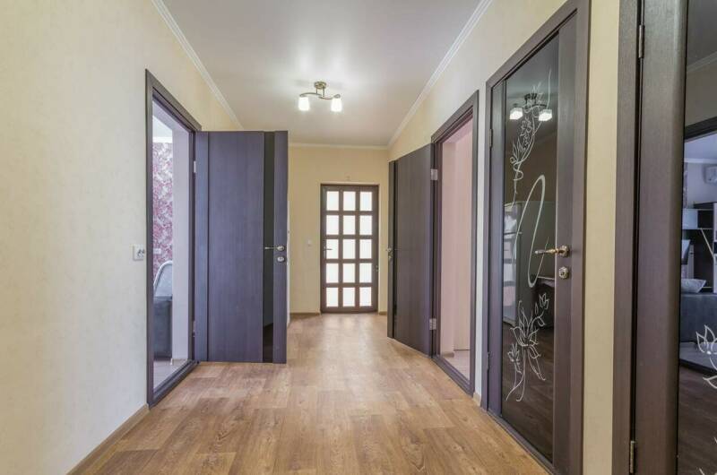 Двух комнатные «апартаменты», с балконом и кухней