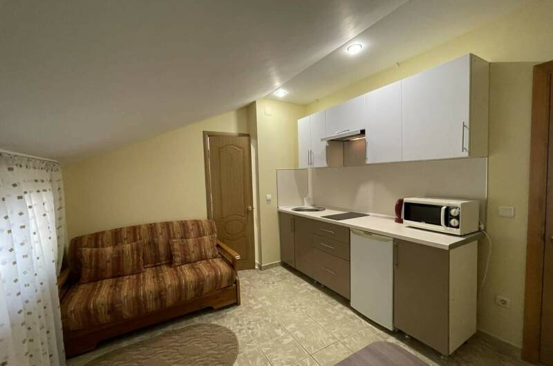 Двухкомнатный номер с кухней и балконом