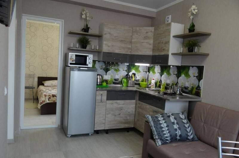 Комната и кухня-зал 3−5 чел