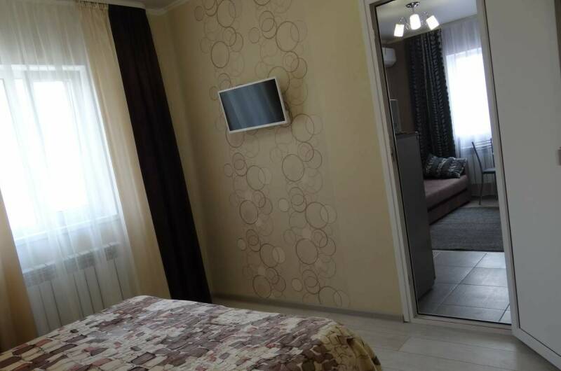 Комната и кухня-зал 3−5 чел