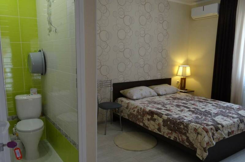 Комната и кухня-зал 3−5 чел