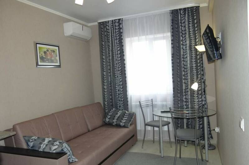 Комната и кухня-зал 3−5 чел