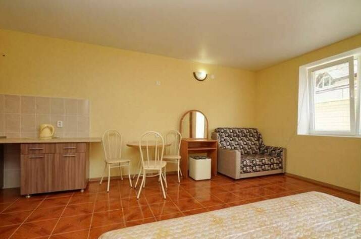 Номер «Семейный» с отдельным входом и мини кухней