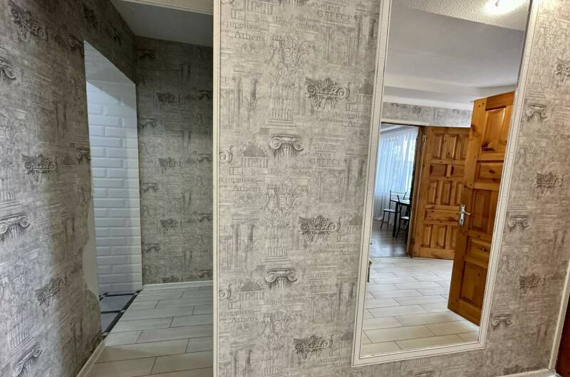 Двухкомнатный на 6 чел с отдельным входом и кухней