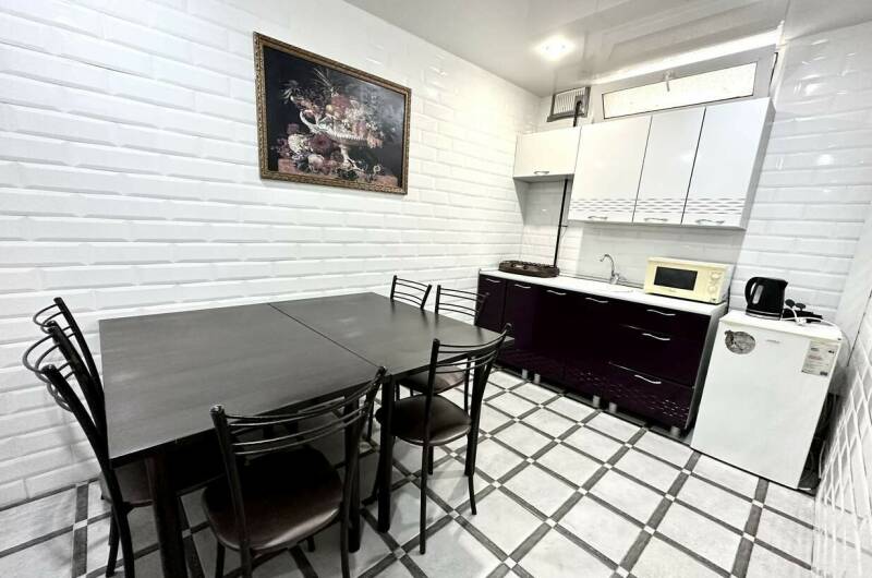 Двухкомнатный на 6 чел с отдельным входом и кухней