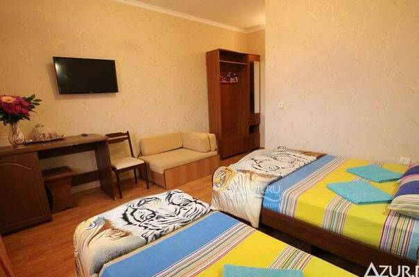 Трёхместный номер с удобствами