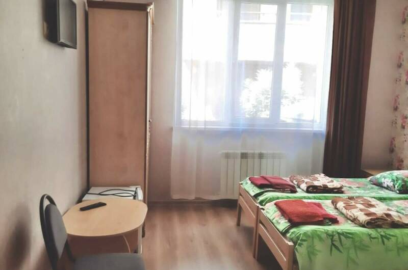 1. комната с тремя кроватями на 1 этаже