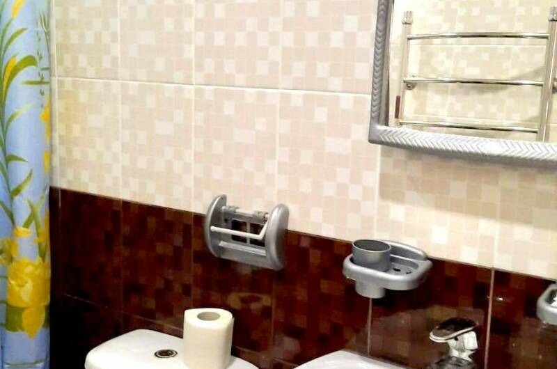 1. комната с тремя кроватями на 1 этаже