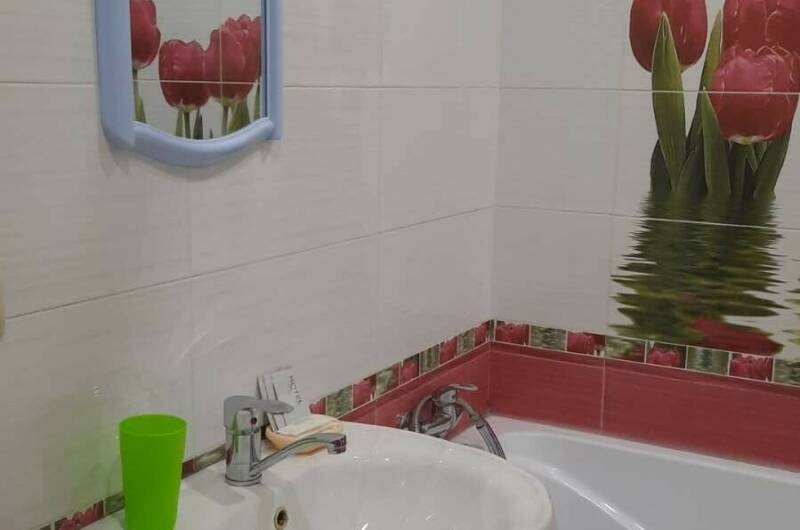 4. Комната на троих с большой кроватью, с санузлом