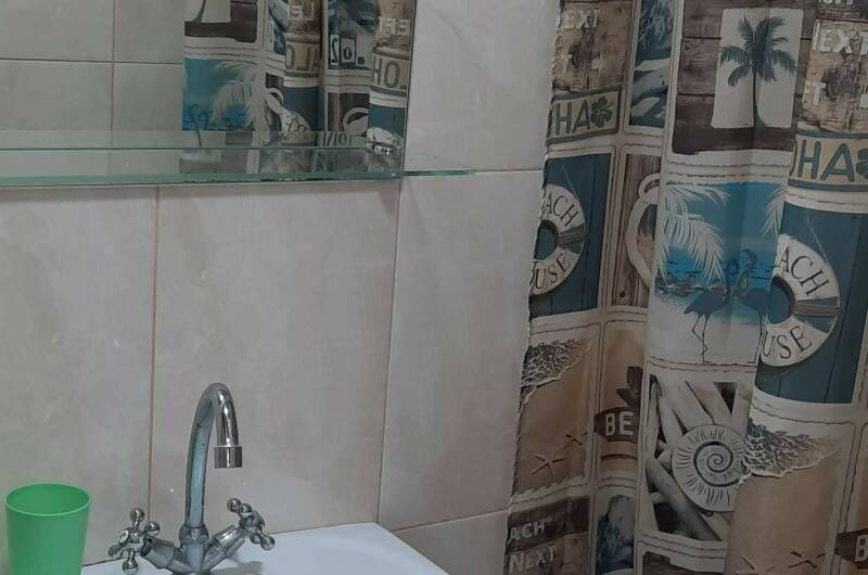 Трехместный номер с удобствами (кухня на этаже)