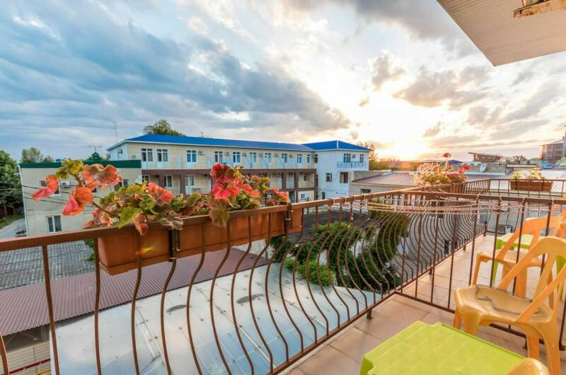 2-х мест. однокомн. помещ-е со всеми удоб. и балк